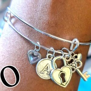 bite & pout "O" Silver Initial Bangle